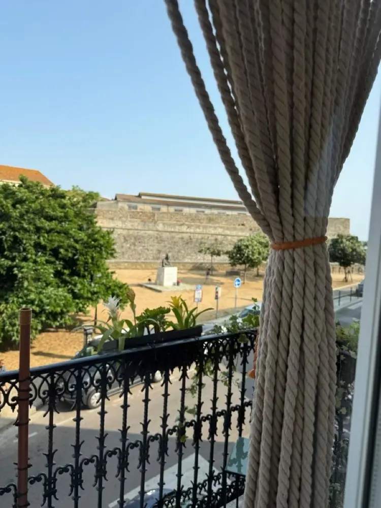 Vue depuis la terrasse du Studio Terrasse sur les remparts de la Citadelle d’Ajaccio